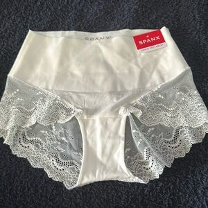 Medium Spanx. Undie-tectable  new with tags